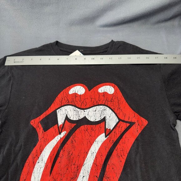 Rolling Stones Small T-Shirt Vampire Tongue Graphic Black Graphic Distressed New - Picture 6 of 9